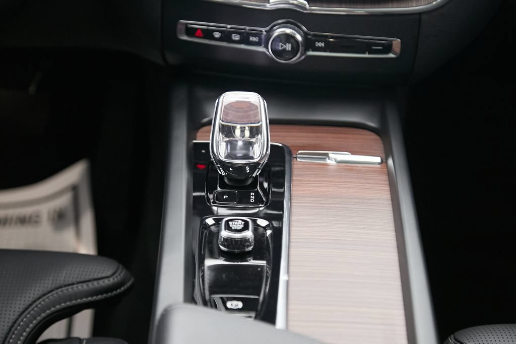 Certified 2023 Volvo XC60 B5 Ultimate AWD/4WD image 29