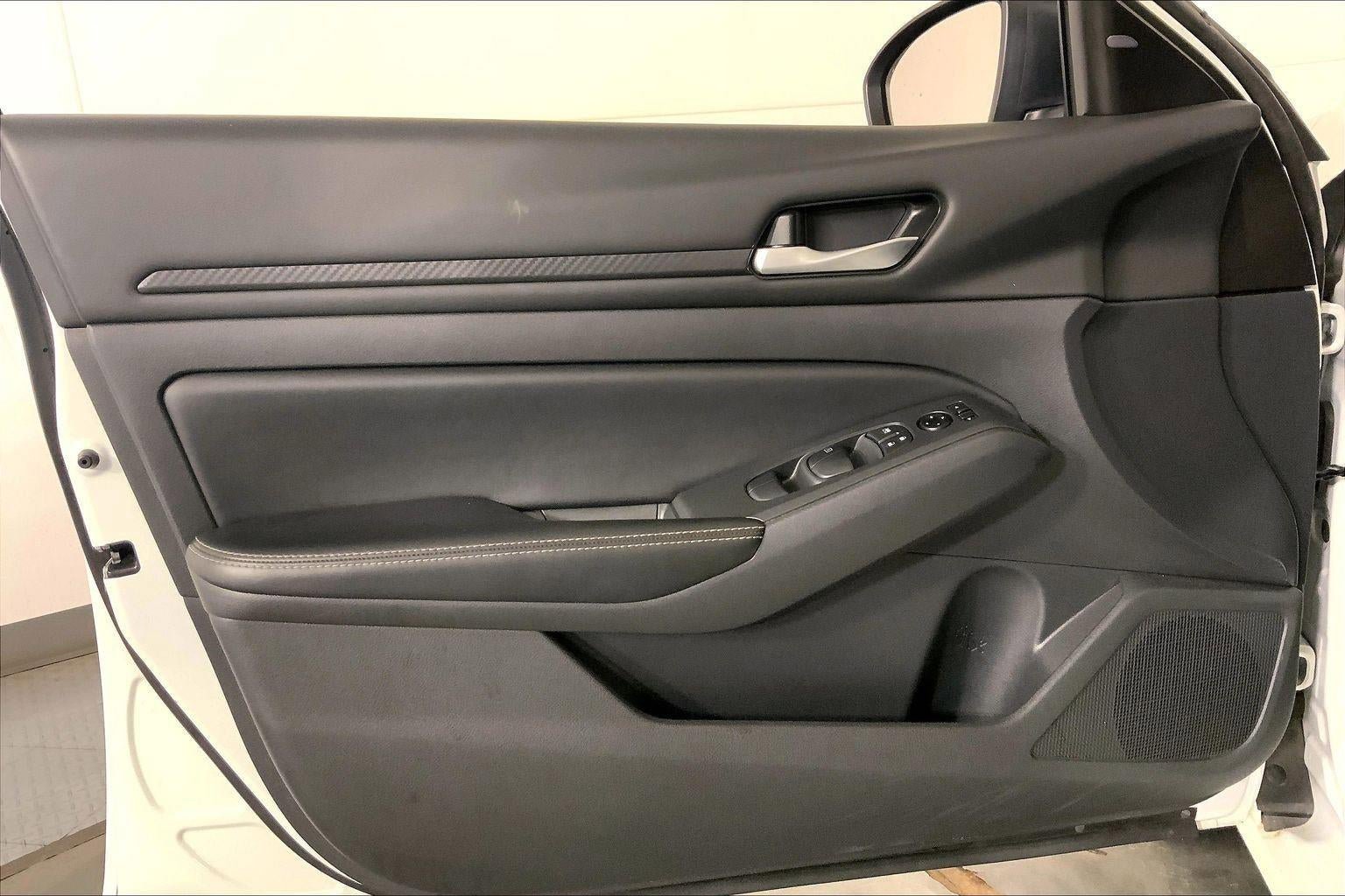 Used 2025 Nissan Altima 2.5 SV image 24