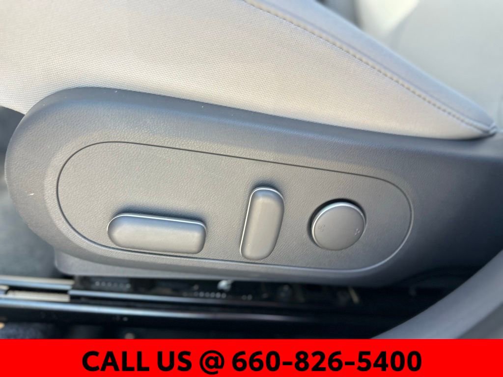 Used 2025 Hyundai Kona SEL image 11