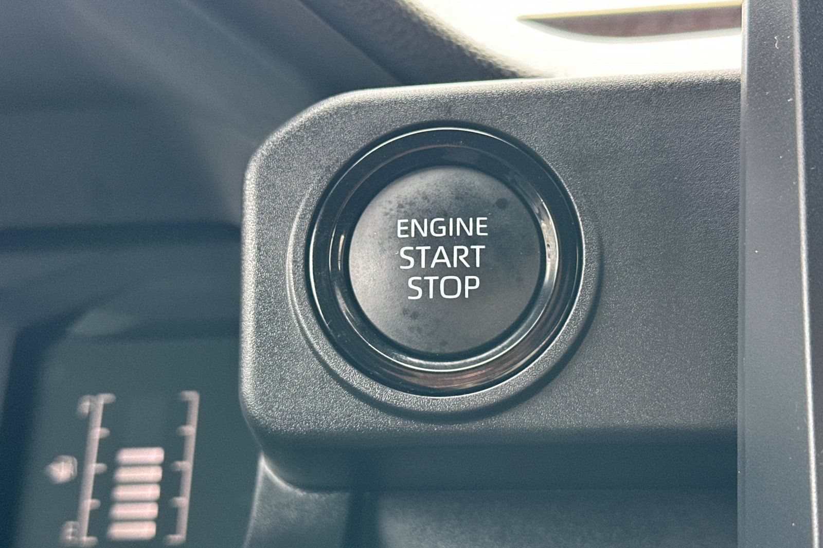 Used 2025 Toyota Tacoma SR5 AWD/4WD image 28