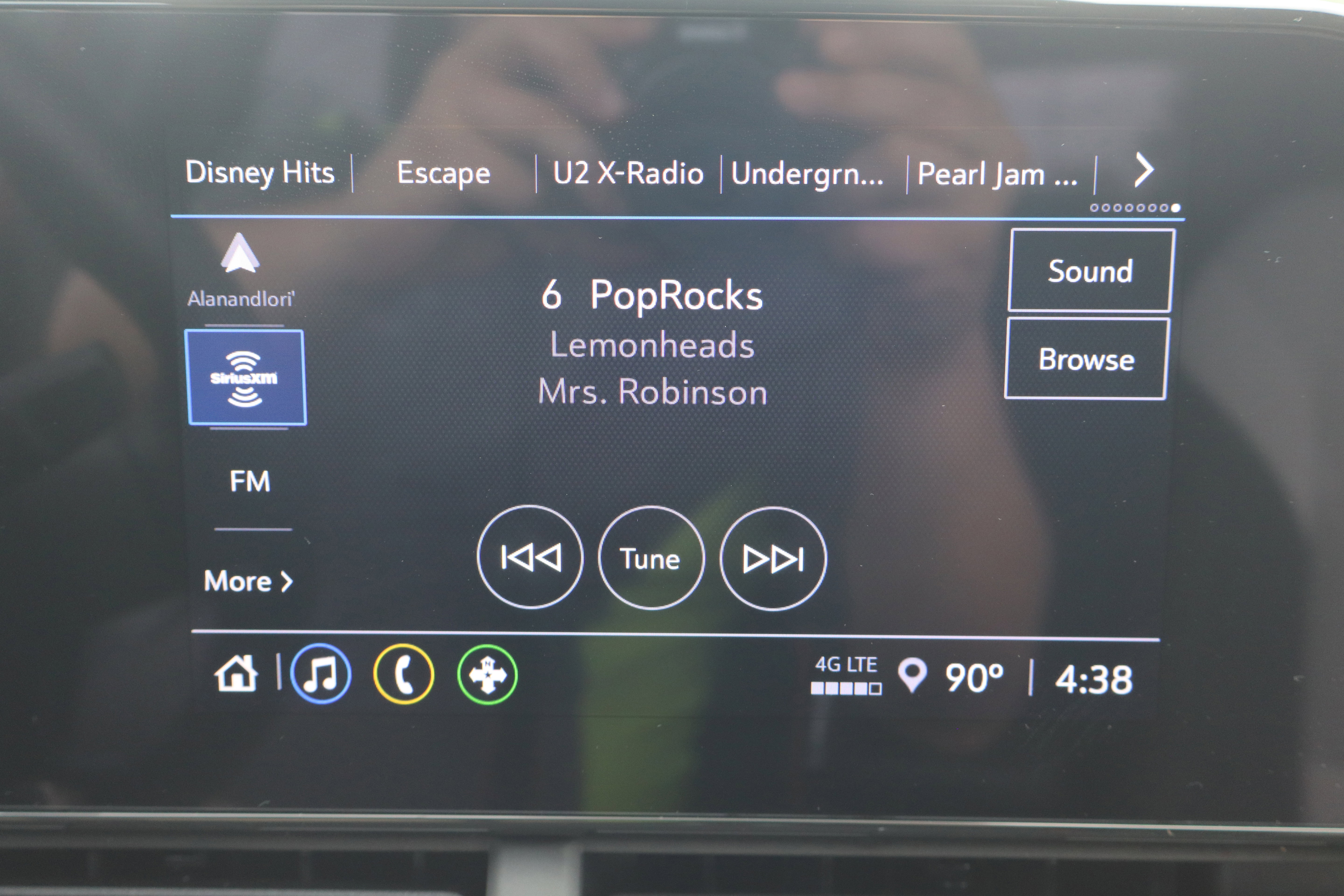 Used 2024 Chevrolet Trax RS FWD image 18