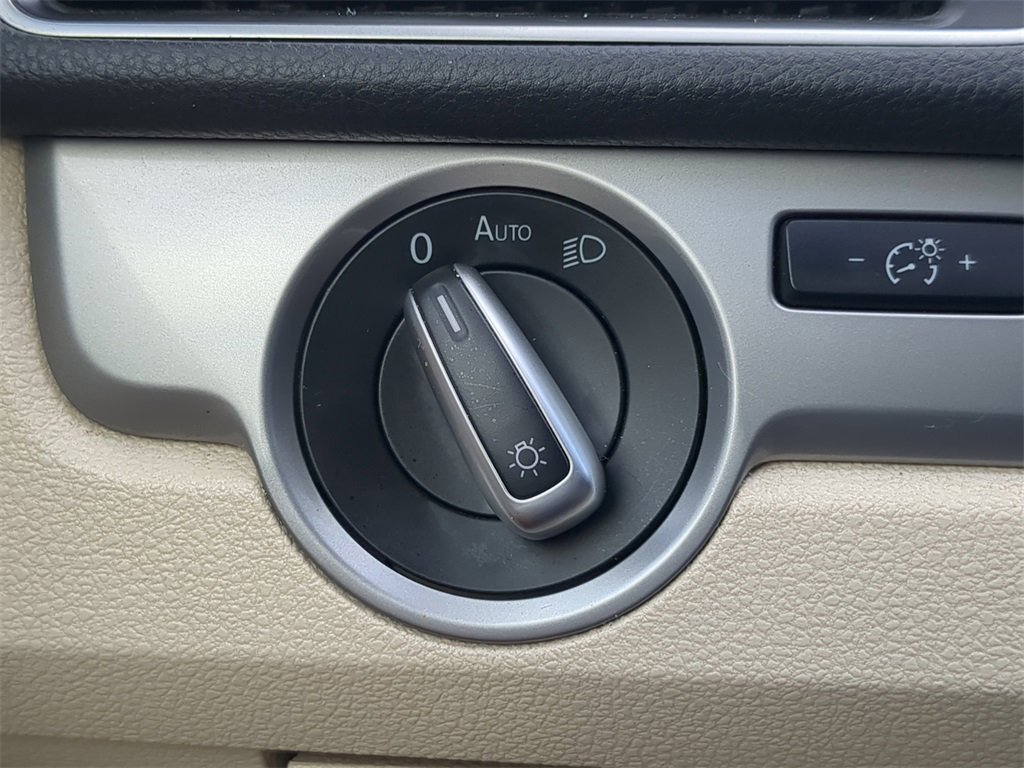 Used 2015 Volkswagen Passat 1.8T Wolfsburg Edition image 24