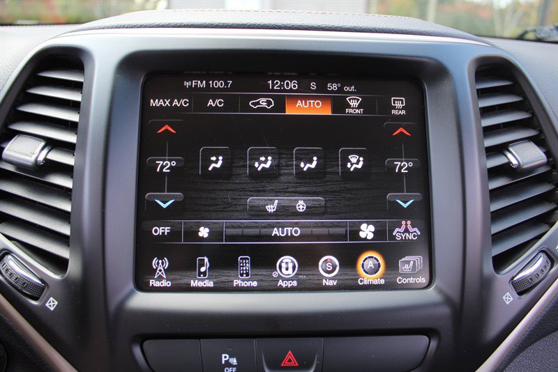Used 2017 Jeep Cherokee Latitude w/ Comfort/Convenience Group AWD/4WD image 12
