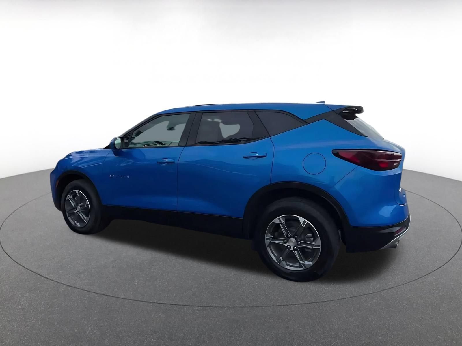 Used 2025 Chevrolet Blazer LT FWD image 9