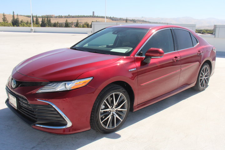Certified 2021 Toyota Camry XLE FWD image 6