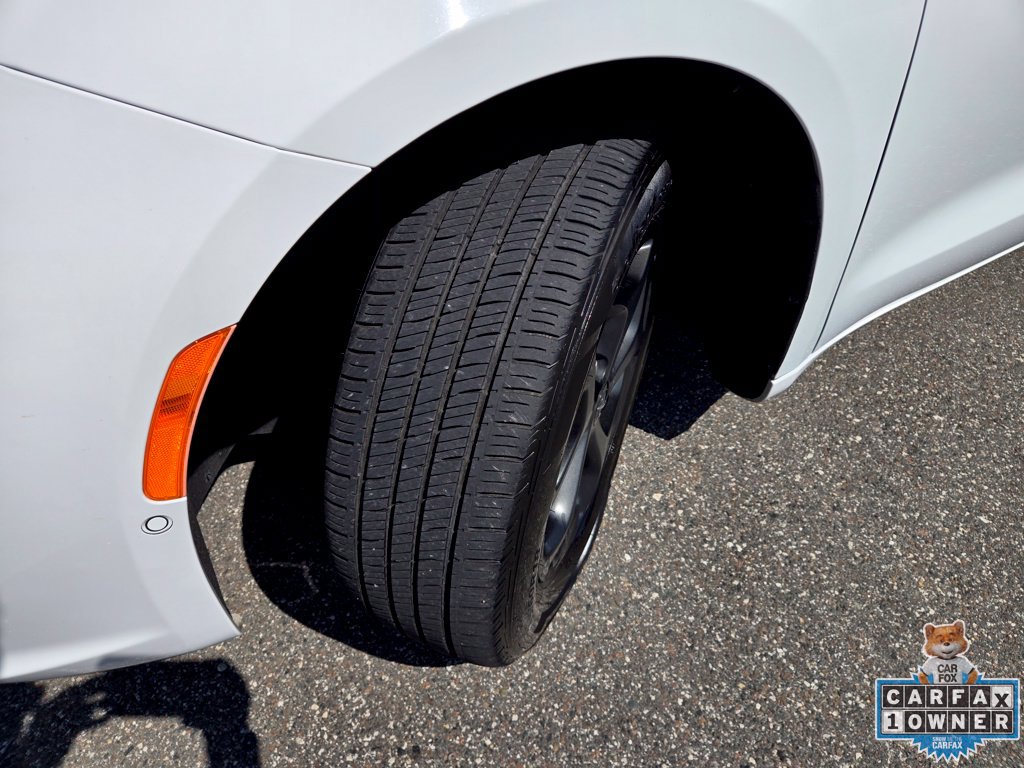 Used 2024 Chrysler Pacifica Limited FWD image 14