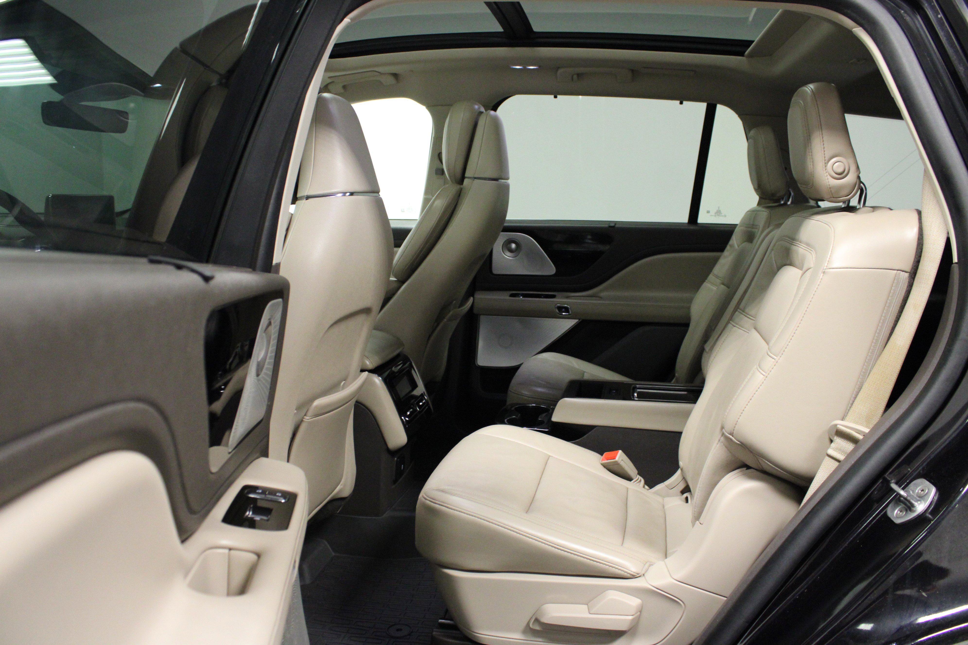 Used 2020 Lincoln Aviator Reserve w/ Equipment Group 202A image 13