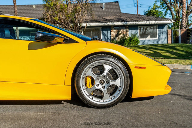 Used 2004 Lamborghini Murcielago Coupe image 11