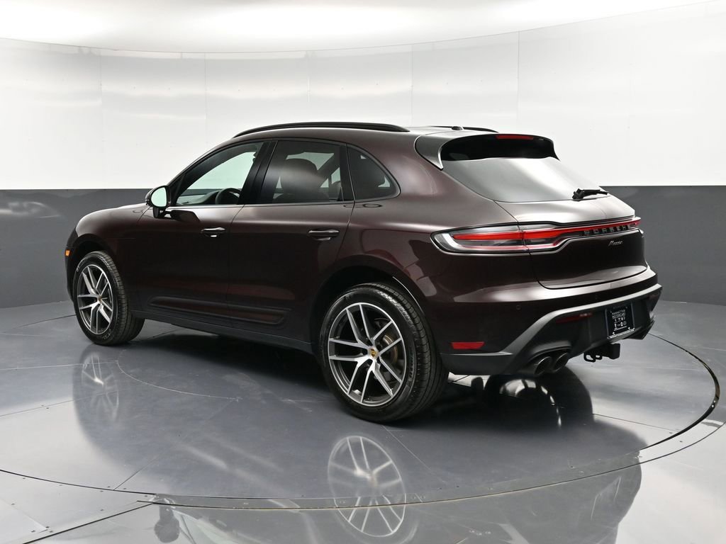 Certified 2025 Porsche Macan image 3