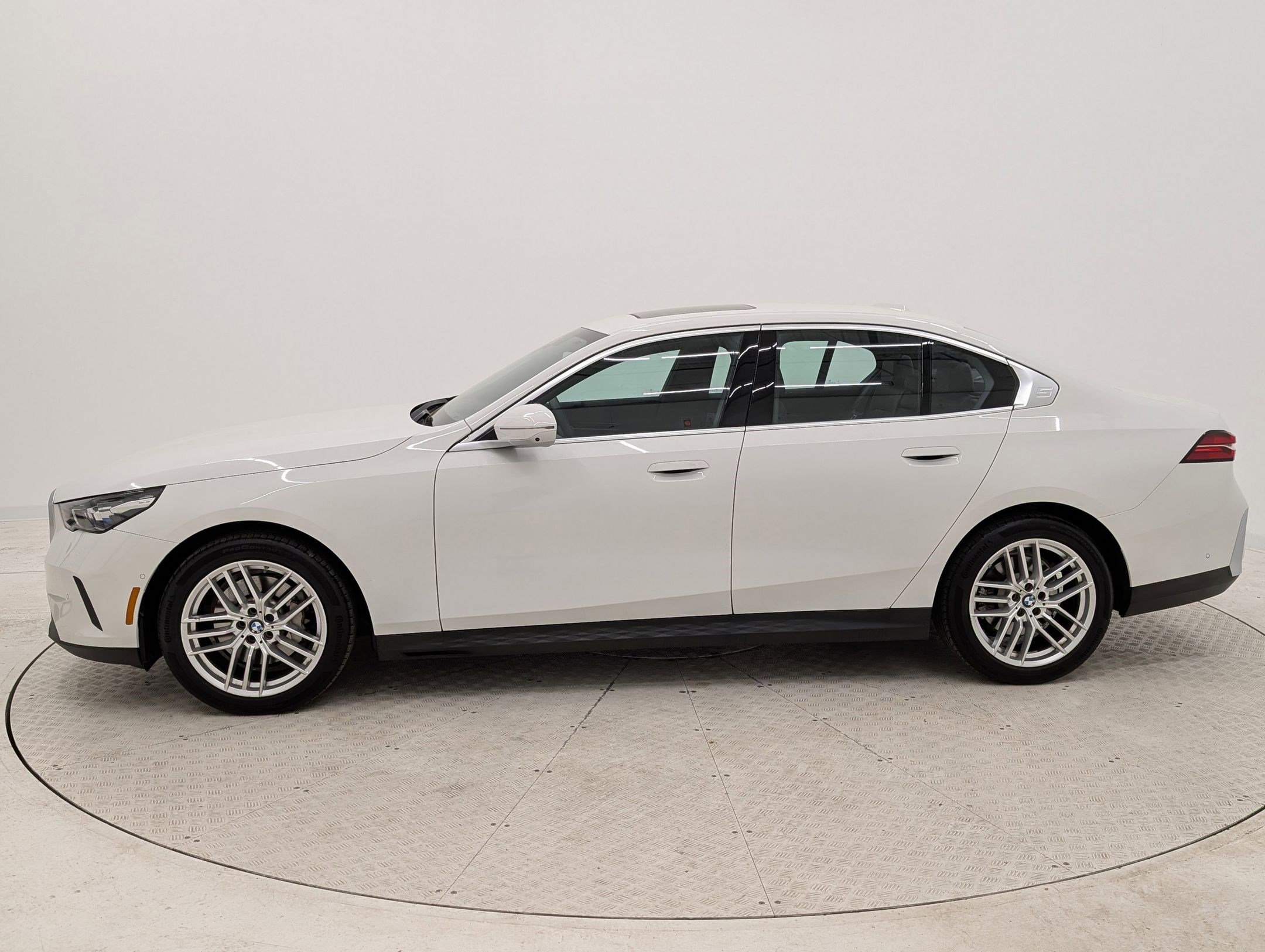 Used 2024 BMW 530i w/ Premium Package RWD image 2