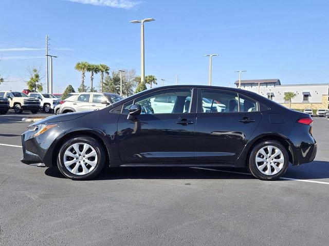 Used 2022 Toyota Corolla LE image 3