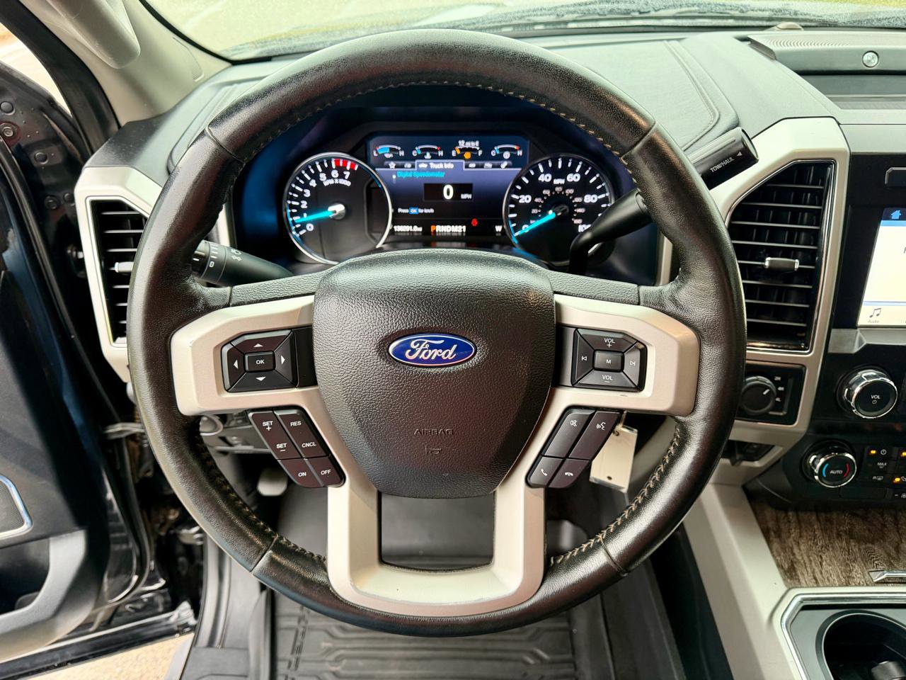 Used 2019 Ford F350 Lariat image 22