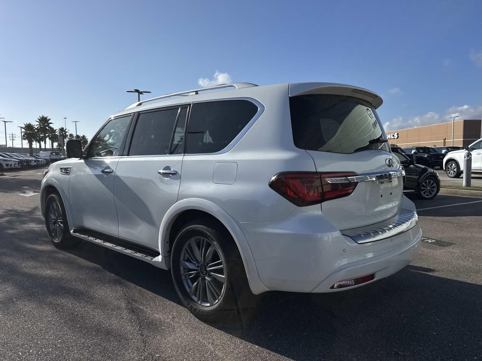 Used 2021 INFINITI QX80 Luxe w/ All-Season Package image 8