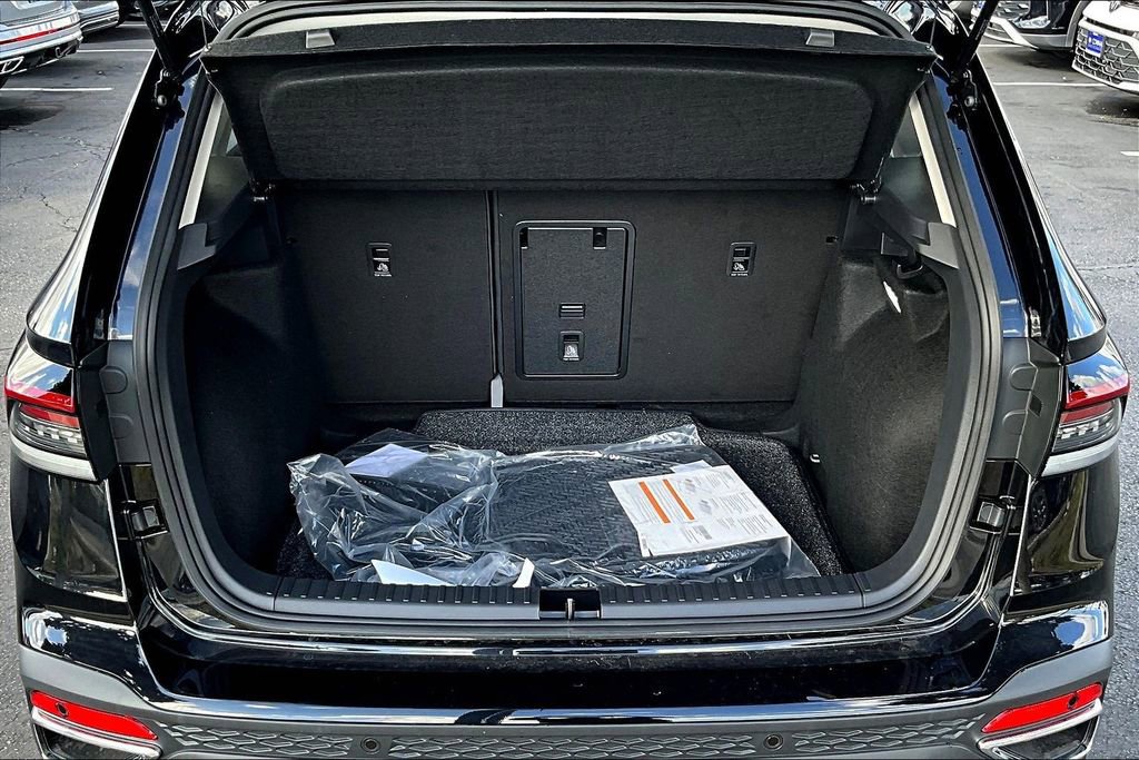 New 2026 Volkswagen Taos SE image 24