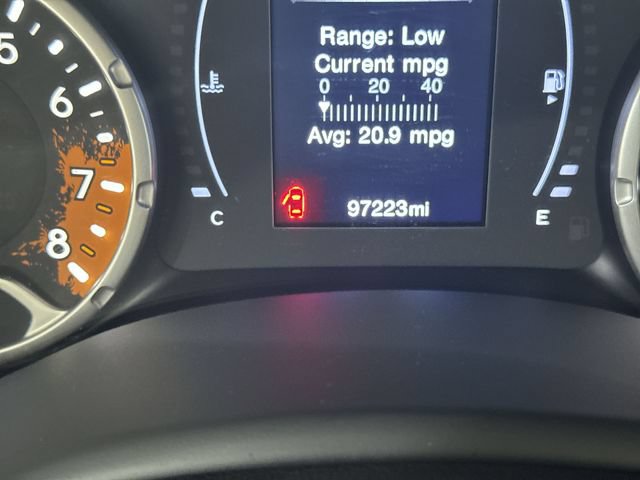 Used 2018 Jeep Renegade Latitude FWD image 12