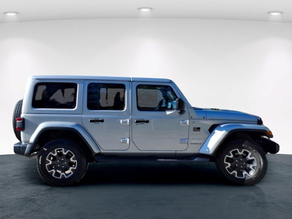 Used 2024 Jeep Wrangler Unlimited Sahara w/ Technology Group AWD/4WD image 7