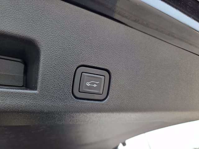 Used 2026 Chevrolet Traverse RS FWD image 13