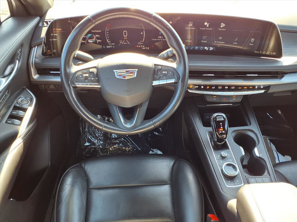 Used 2024 Cadillac XT4 Premium Luxury image 3