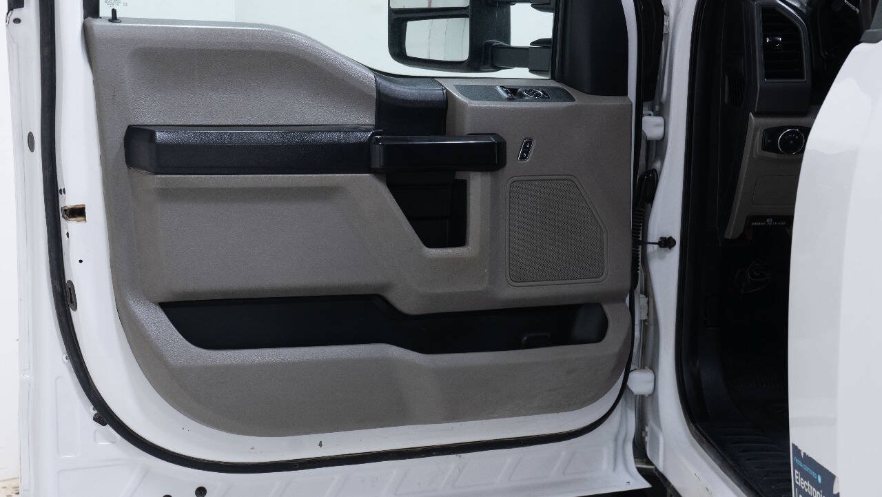 Used 2018 Ford F550 4x4 Regular Cab Super Duty image 22