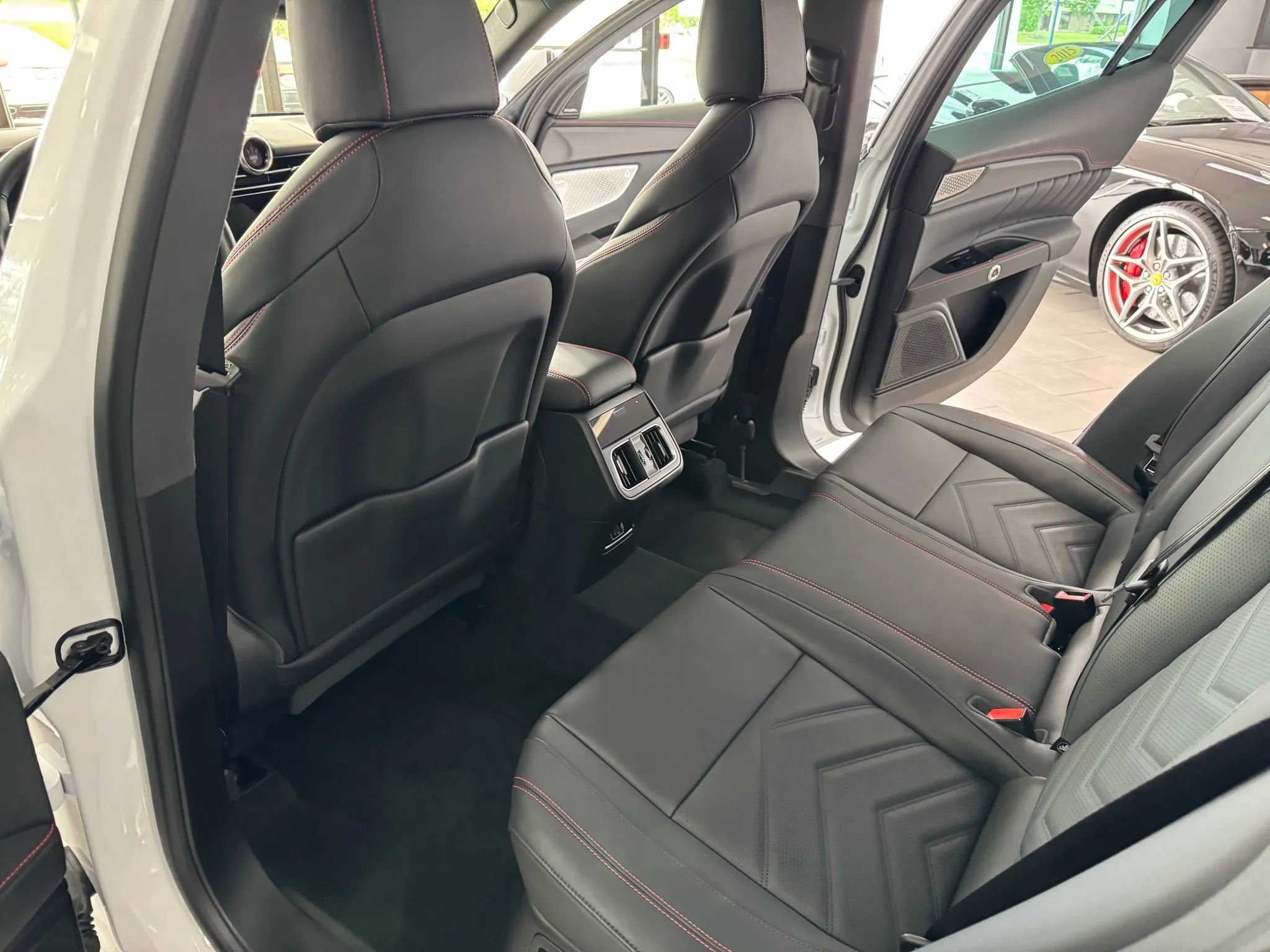 Used 2023 Maserati Grecale Trofeo image 20