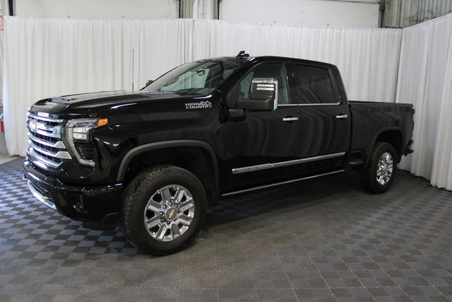 Used 2024 Chevrolet Silverado 2500 High Country w/ High Country Premium Package image 3