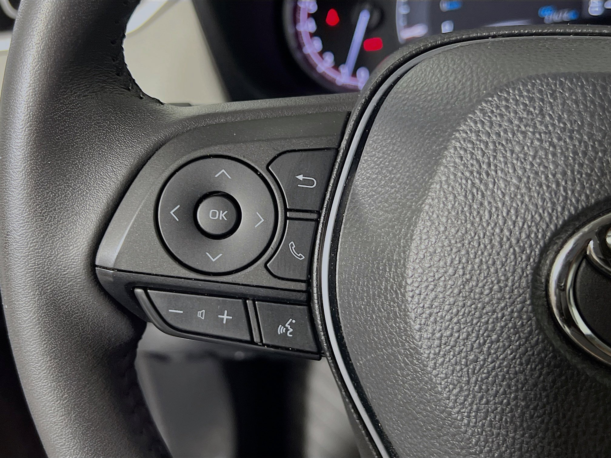 Used 2023 Toyota RAV4 XLE Premium image 19