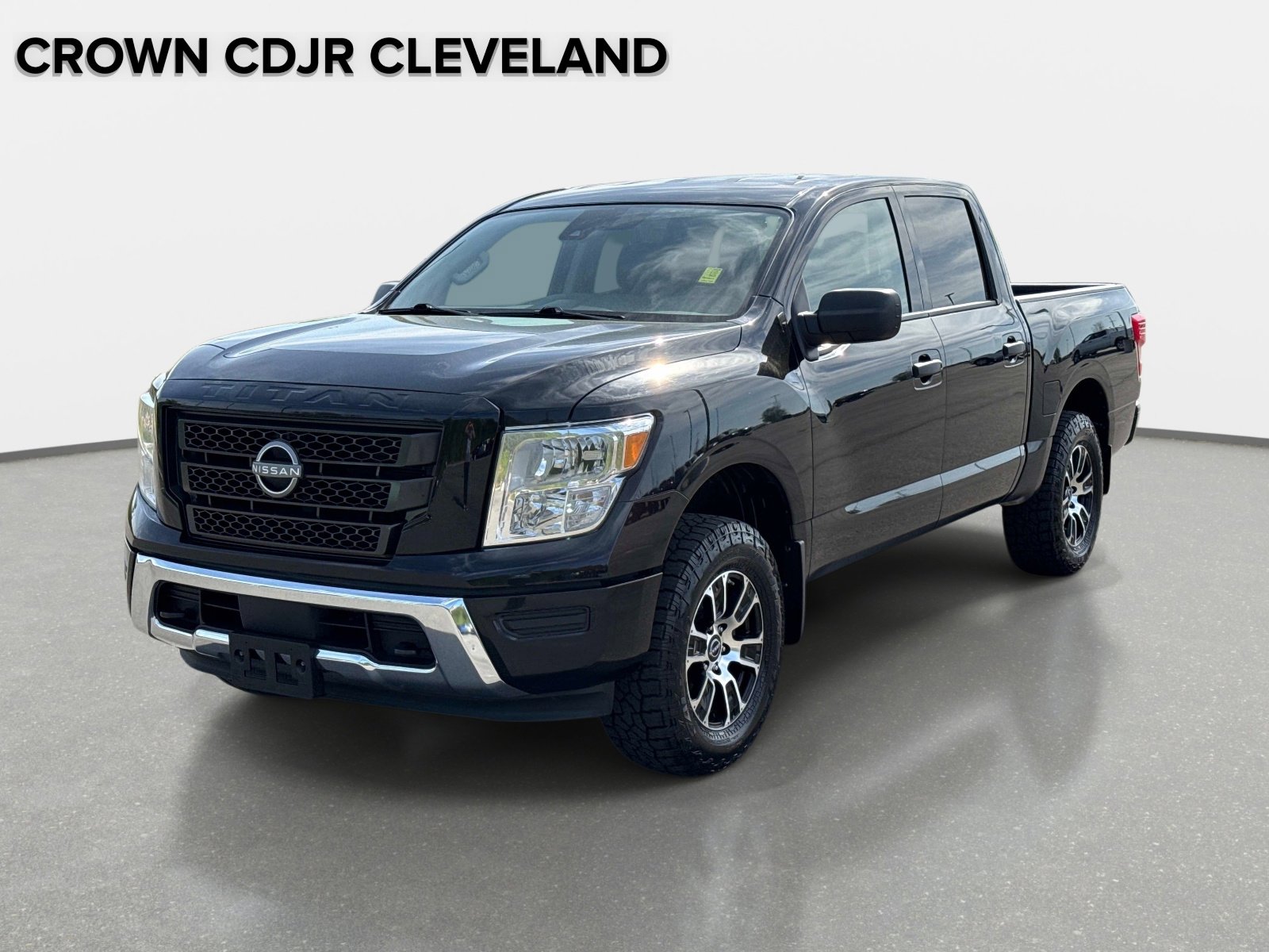Used 2024 Nissan Titan SV AWD/4WD image 9