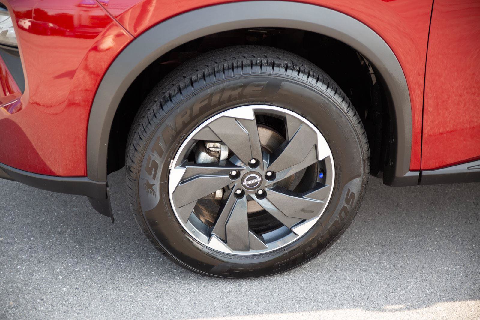 Used 2025 Nissan Rogue SV AWD/4WD image 9