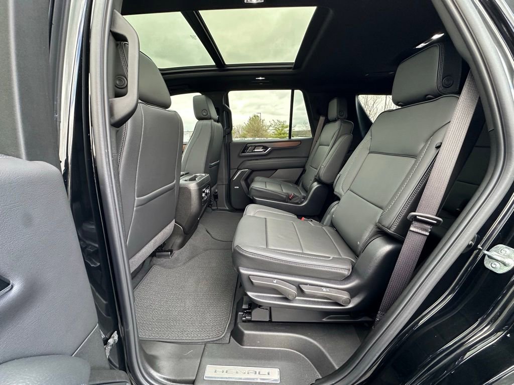 Used 2025 GMC Yukon Denali w/ Sun & Power Step Package image 7