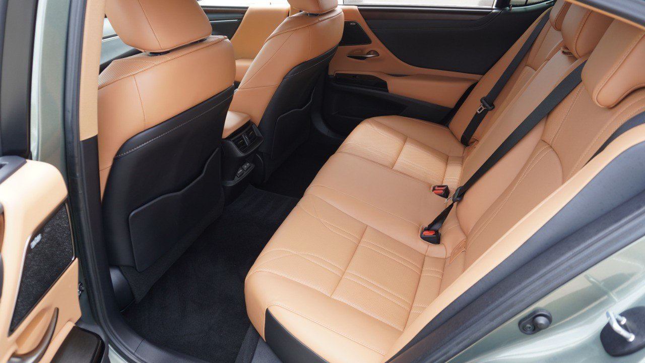 Certified 2024 Lexus ES 350 Ultra Luxury w/ Accessory Package (Z2) FWD image 31