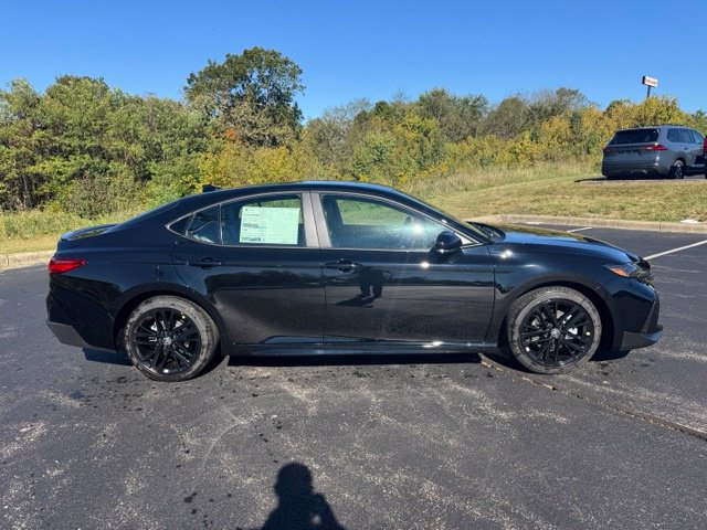 New 2026 Toyota Camry SE FWD image 2