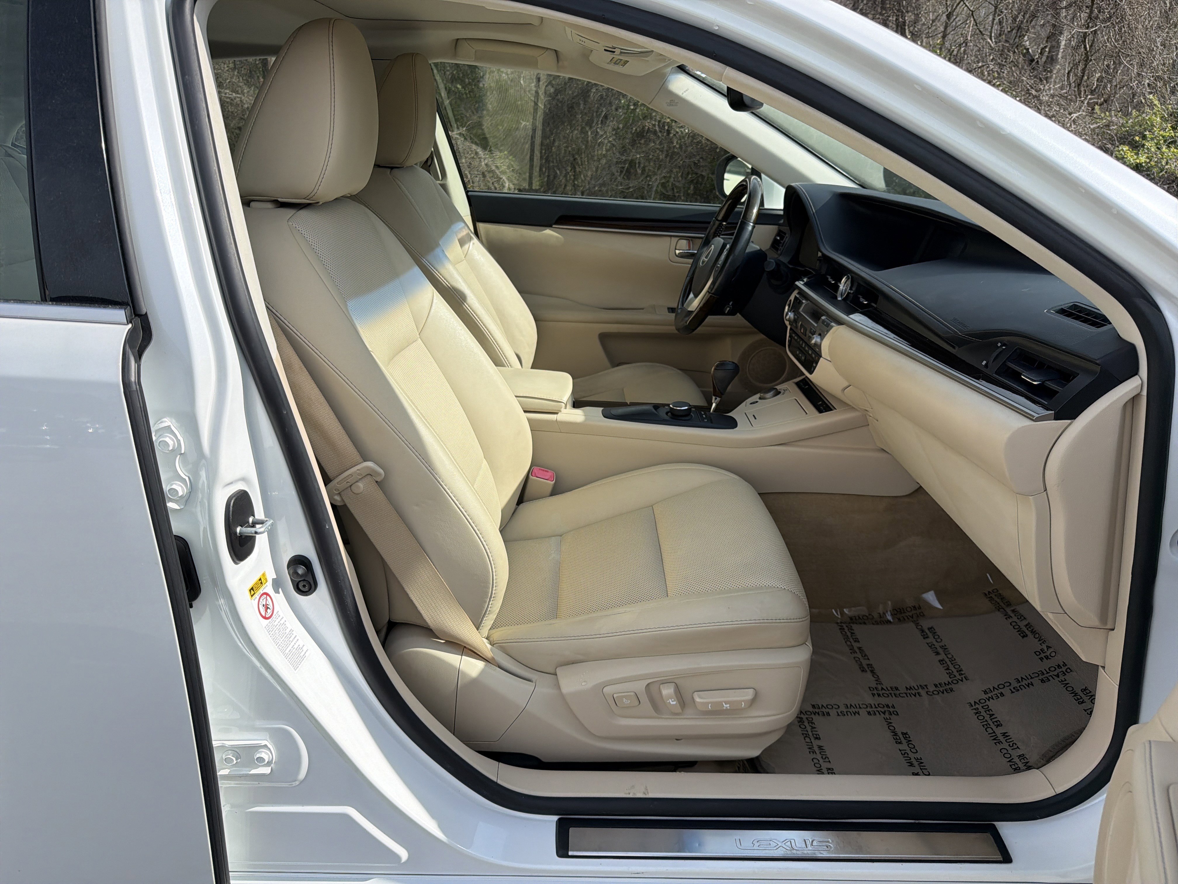 Used 2014 Lexus ES 350 4dr Car w/ Premium Package image 16