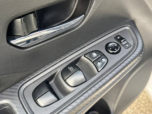 Used 2021 Nissan Versa SV image 11