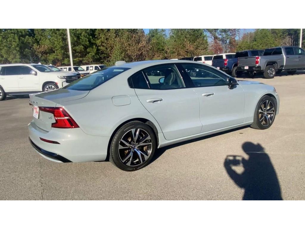 Used 2024 Volvo S60 B5 Core image 2