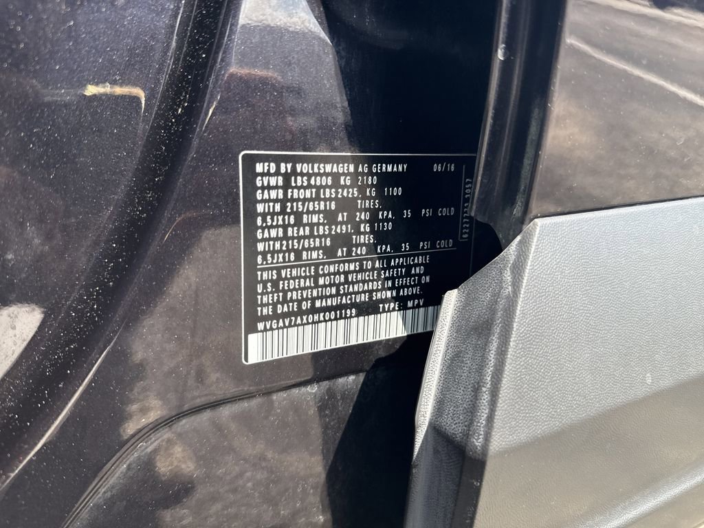 Used 2017 Volkswagen Tiguan S image 26