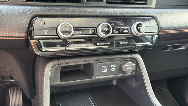 Used 2023 Honda Pilot TrailSport image 19