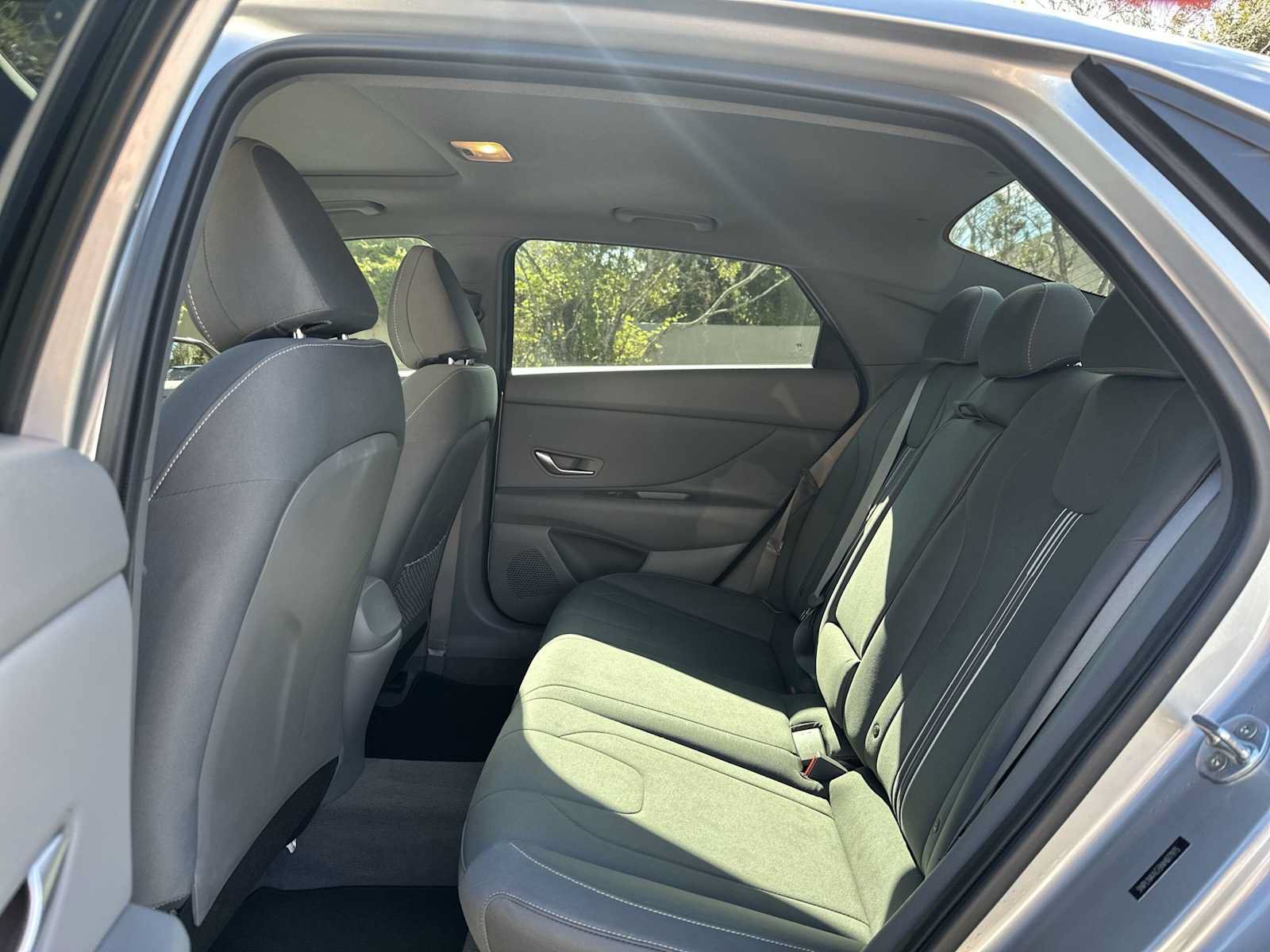 Used 2022 Hyundai Elantra SEL w/ Convenience + Premium Package FWD image 17