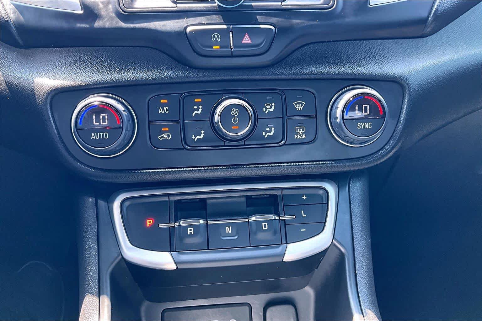 Used 2024 GMC Terrain SLE w/ Driver Convenience Package FWD image 66