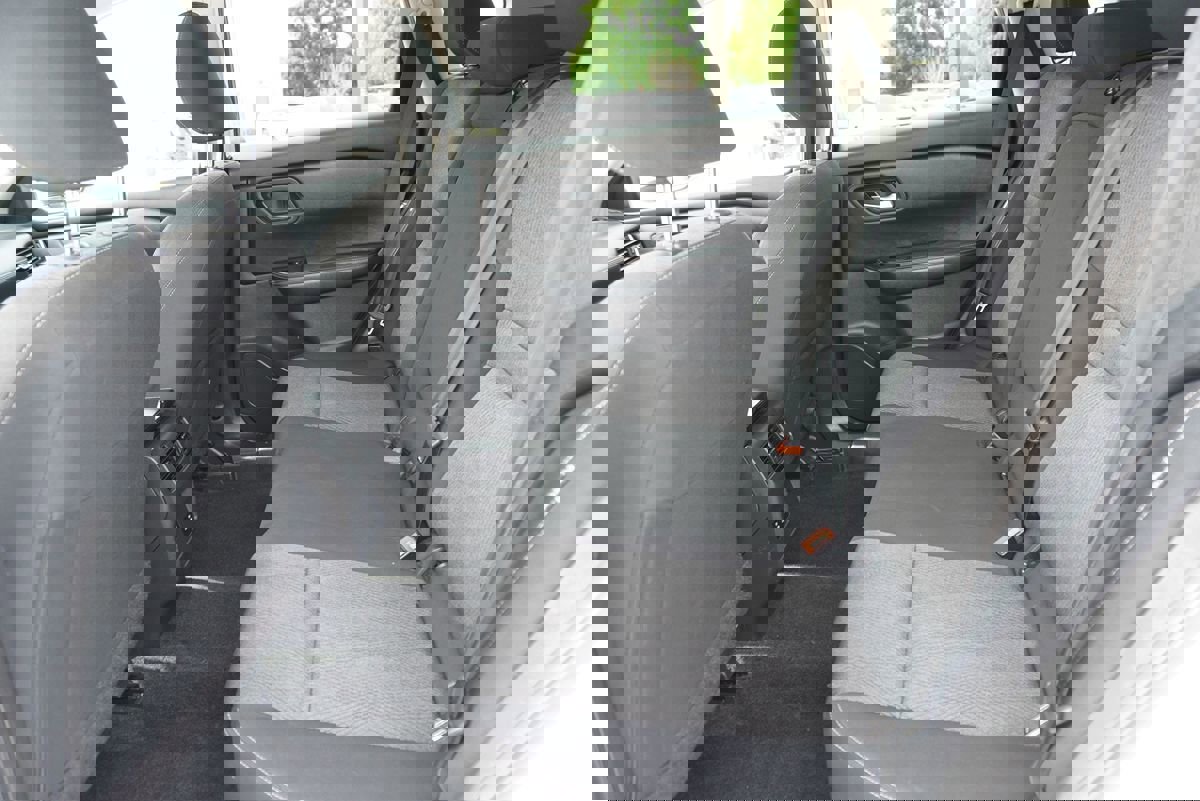 Used 2024 Nissan Rogue SV image 18