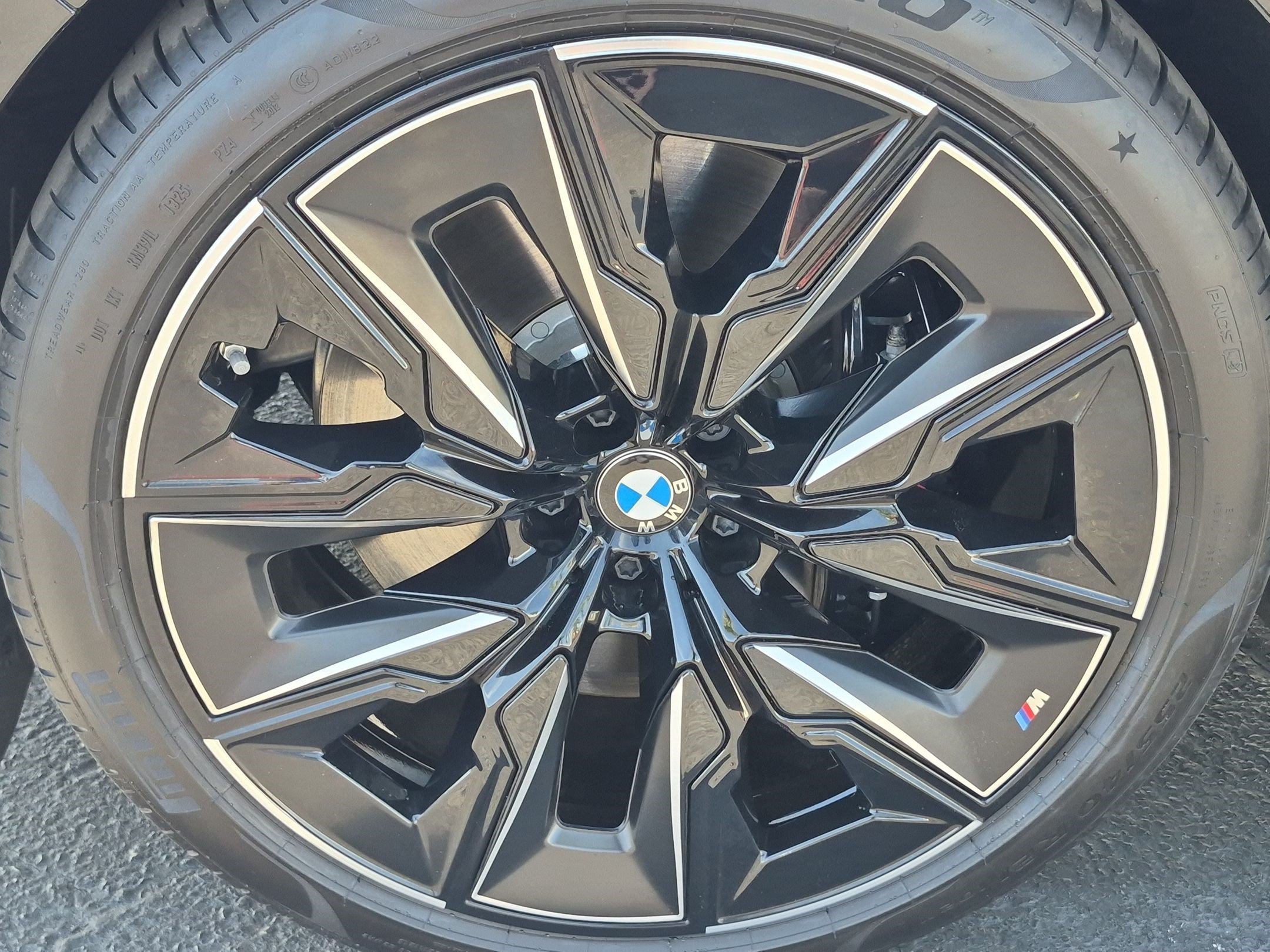 Used 2025 BMW i7 eDrive50 w/ M Sport Package RWD image 13