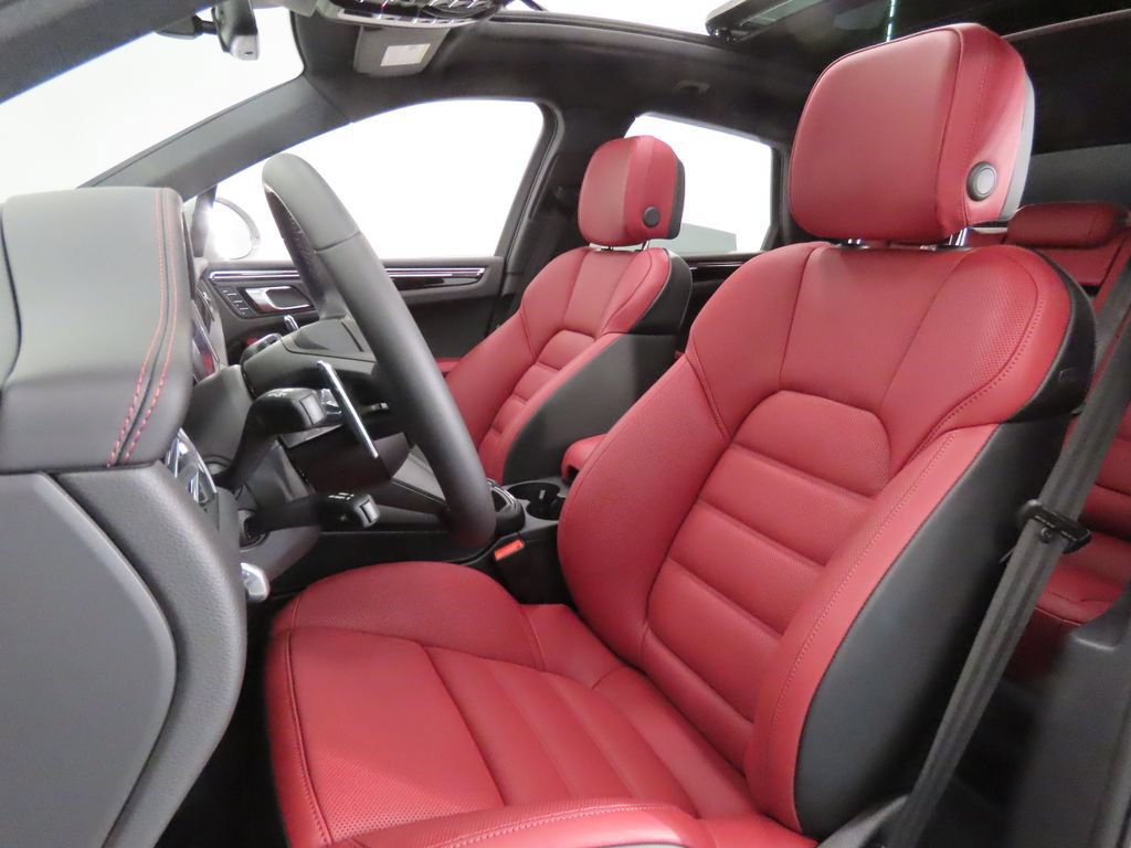 New 2026 Porsche Macan AWD/4WD image 5