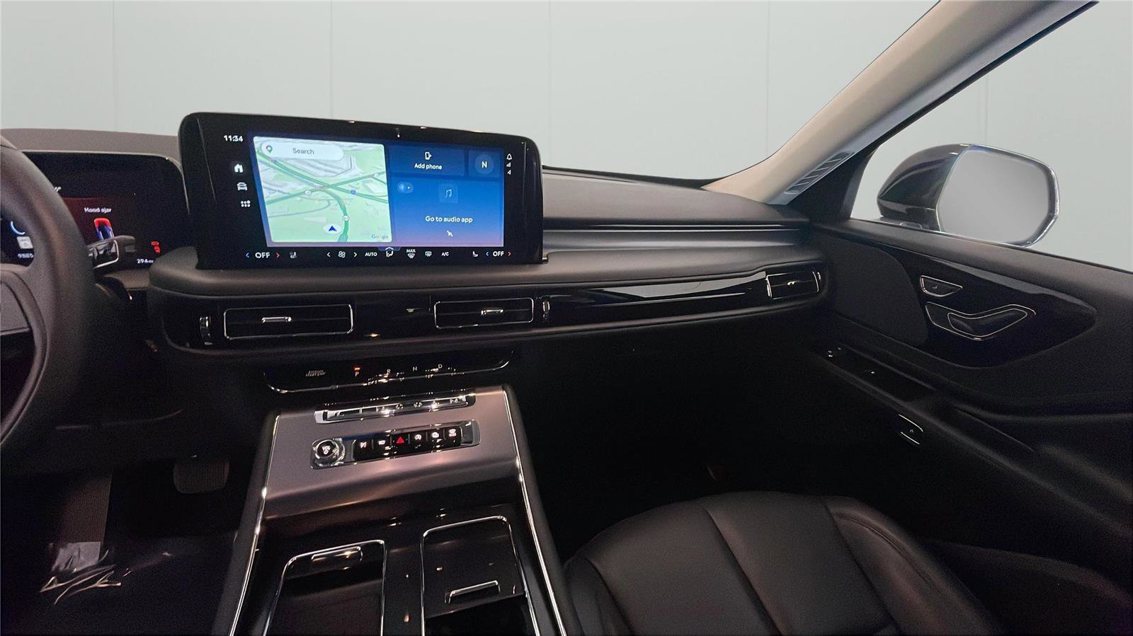 Used 2025 Lincoln Aviator AWD image 16