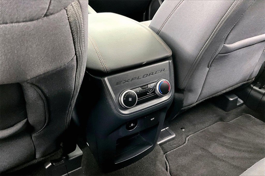 Used 2025 Ford Explorer Active image 33