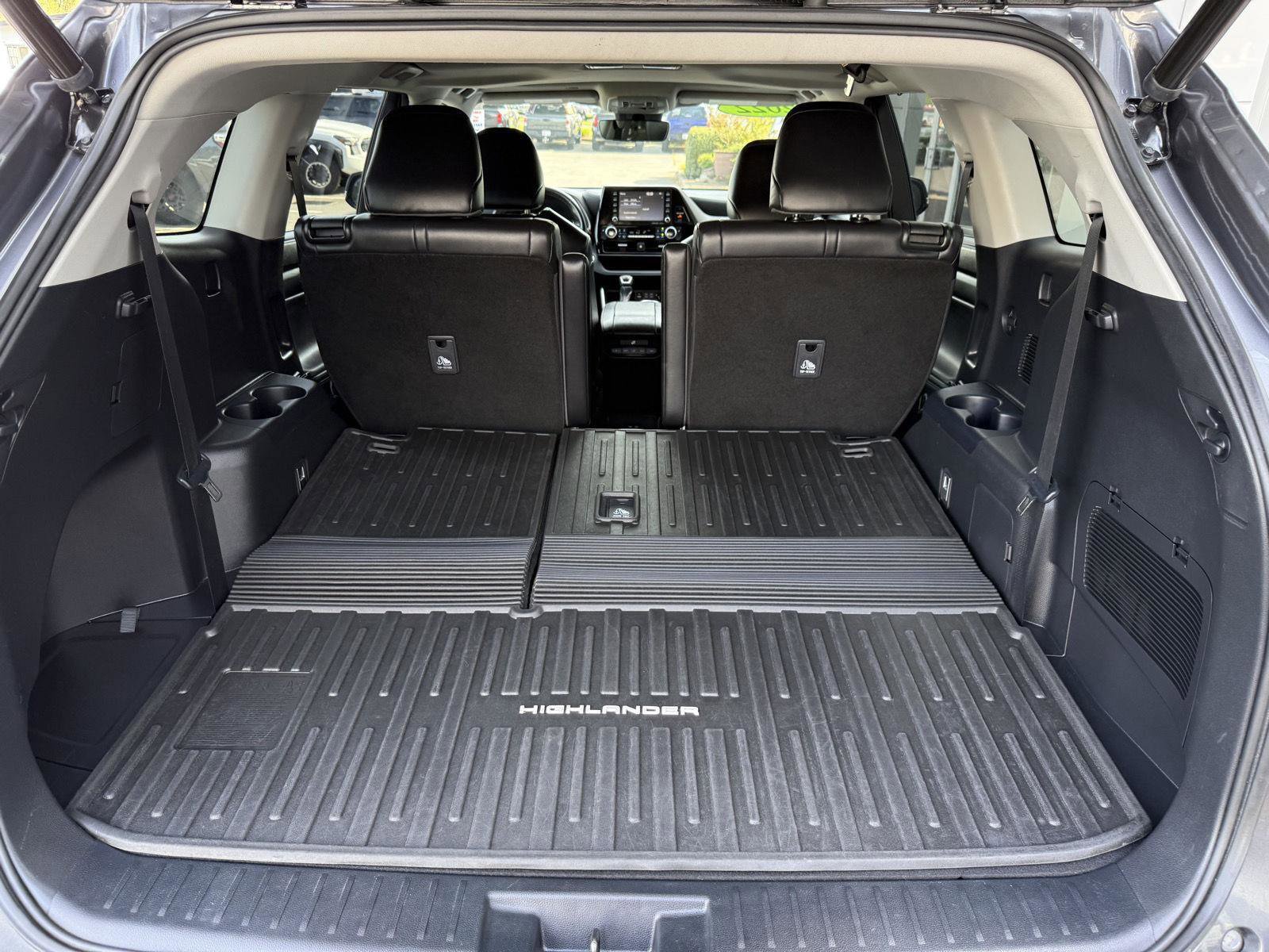 Used 2022 Toyota Highlander XLE AWD/4WD image 14