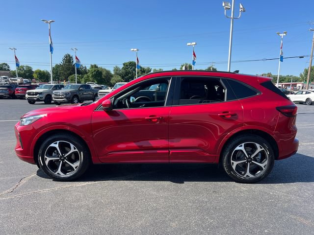 Certified 2023 Ford Escape ST-Line Select w/ Tech Pack #2 AWD/4WD image 4
