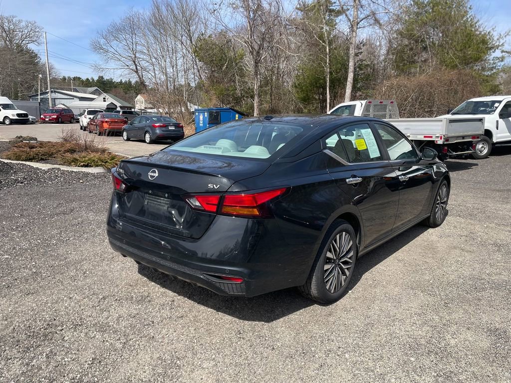 Used 2024 Nissan Altima 2.5 SV image 5