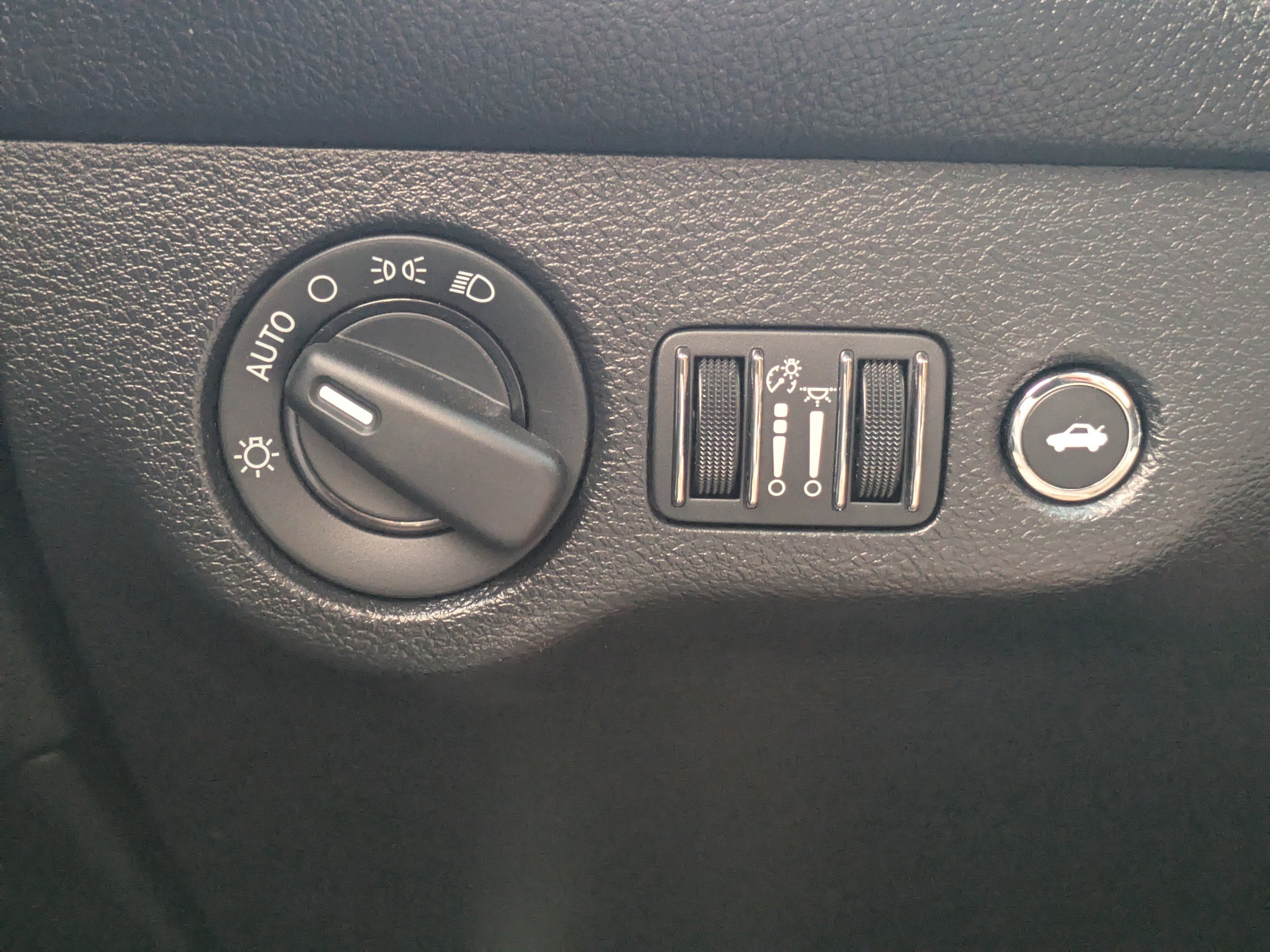 Used 2019 Dodge Challenger SRT Hellcat image 30