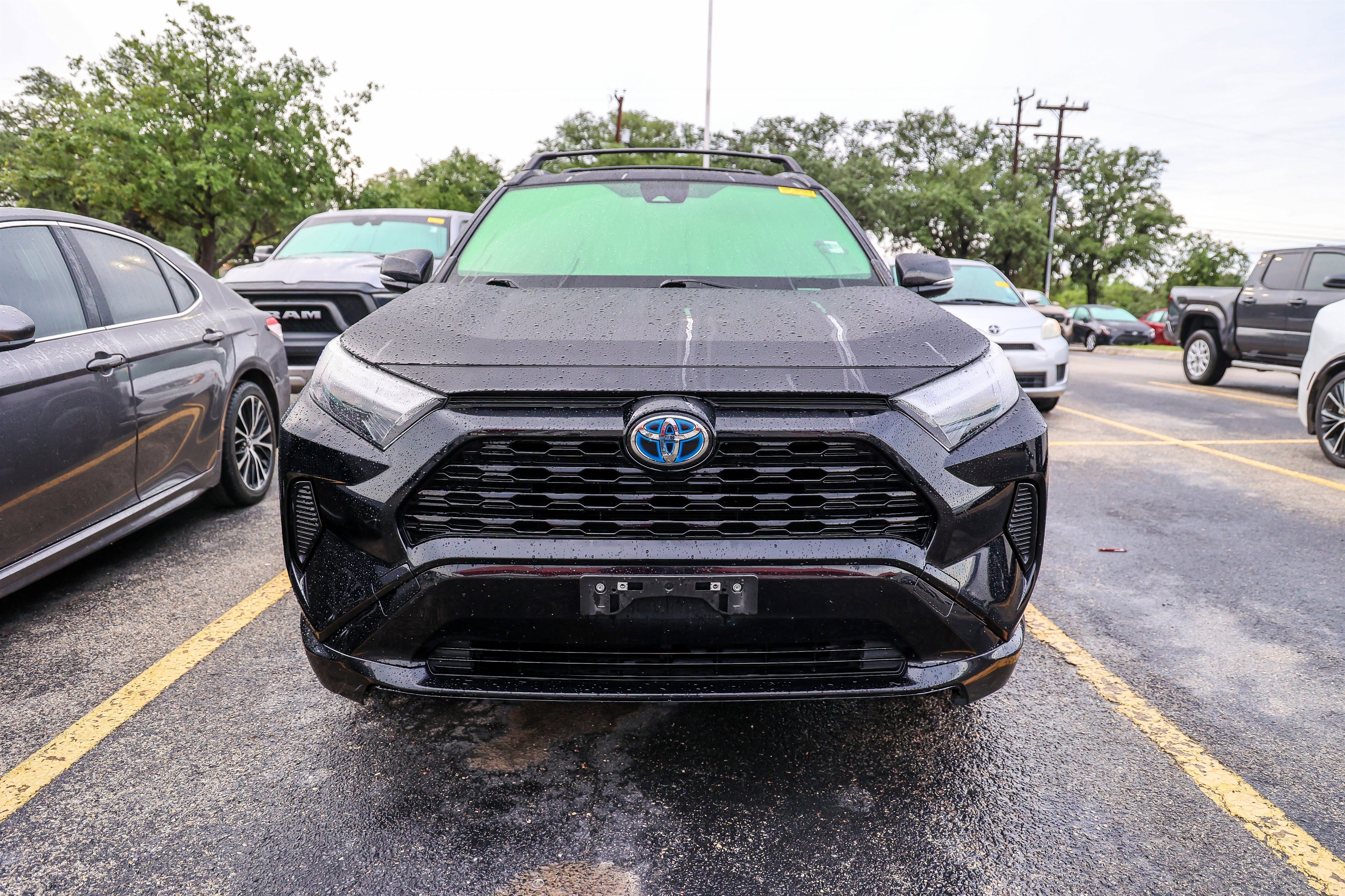 Used 2023 Toyota RAV4 SE AWD/4WD image 4
