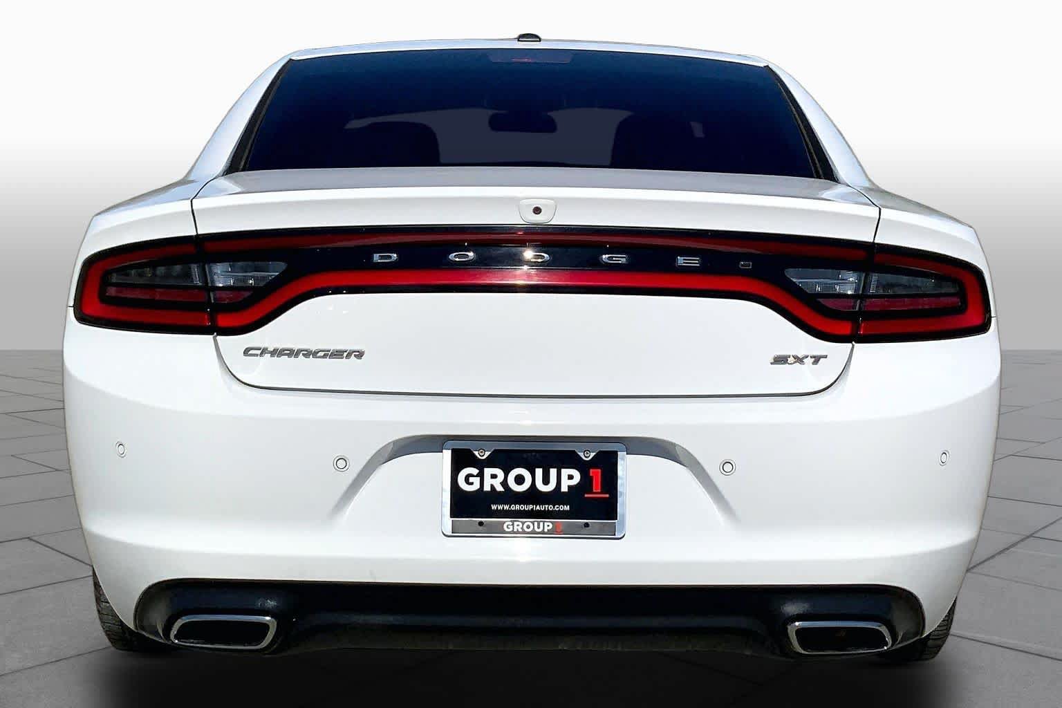 Used 2018 Dodge Charger SXT RWD image 5