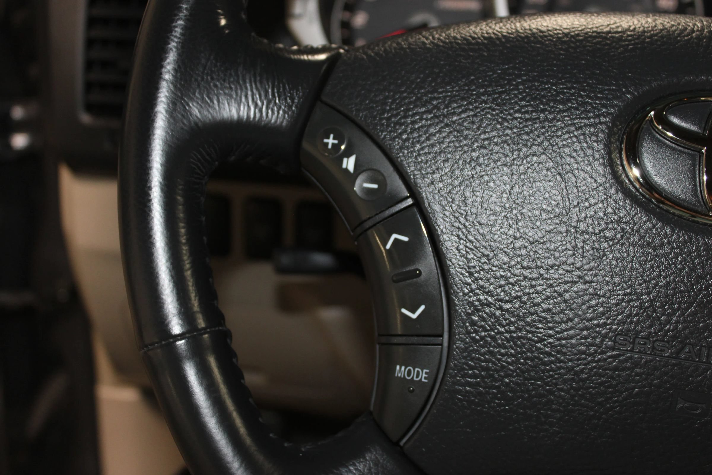 Used 2004 Toyota 4Runner Limited w/ Preferred Accessory Pkg RWD image 11